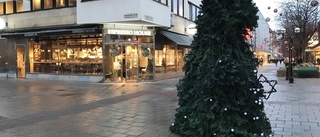 Julgran i Eskilstuna vandaliserad