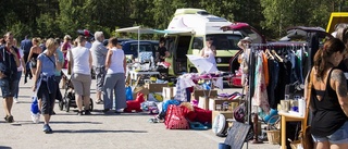 Välbesökt bakluckeloppis i Katrineholm