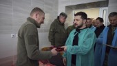 Zelenskyj hedrar soldater i frontens Bachmut
