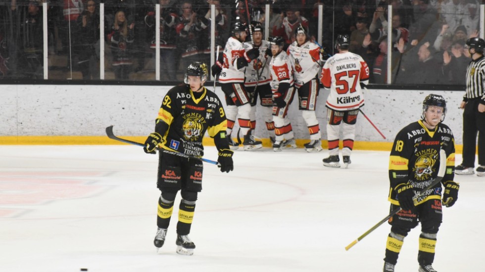 Vimmerby åkte ut mot Nybro i Hockeyettans slutspel. Nybro tog sig sedan hela vägen till Hockeyallsvenskan.
