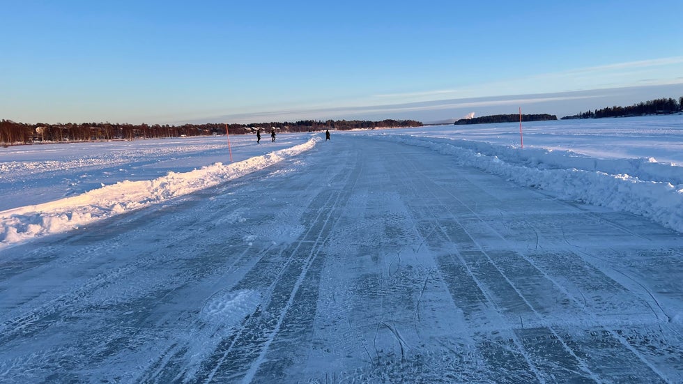 Kalix sneglade på Luleå • Nu är årets isbana öppnad • Kräver sitt jobb ...