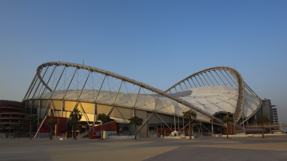 Det drar ihop sig till fotbolls-VM i Qatar vilket skribenten uppmärksammar på sitt eget sätt. På bilden Khalifa-stadion i Doha.