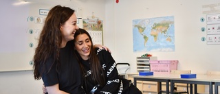 Lärarna Simeli och Emma hittade varandra på skolan i Skäggetorp • "Det sitter läkare och ingenjörer här"