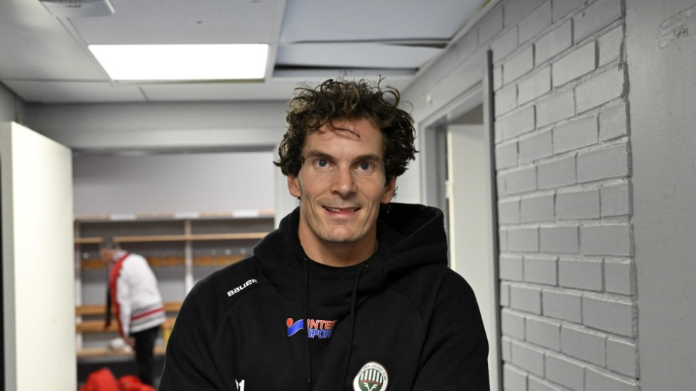 Frölundas Loui Eriksson står i en spelarkorridor i Leksand och är nöjd efter sin comebackmatch. Han ger sig ett betyg sju på en tiogradig skala.