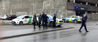 Parkeringsvakt larmade polis: "Bilist besviken över parkeringsböterna"
