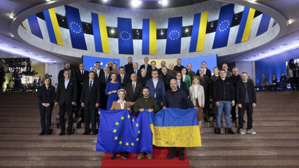 EU-länderna enas om pristak på ryska oljeprodukter i samband med möten med Ukrainas ledning.