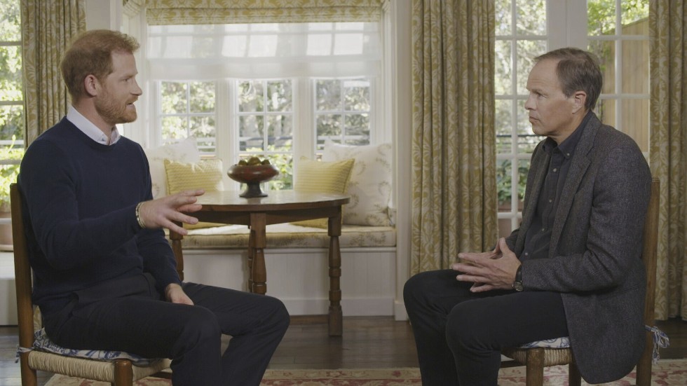 Stillbild från intervjun i ITV. Prins Harry svarar på journalisten Tom Bradbys frågor.