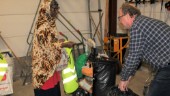 Miljövårdarna samlar skräp från Mjölbys gator
