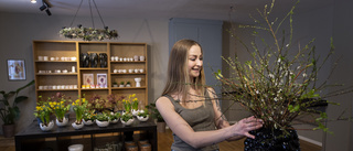 Nu öppnar Isabella, 26, butik – med blomster och konsthantverk