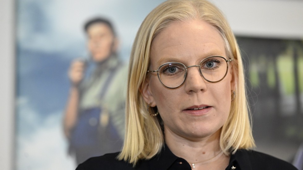 Centerpartiets tillträdande partisekreterare Karin Ernlund har att hantera opinionsstressen utan att falla för den.