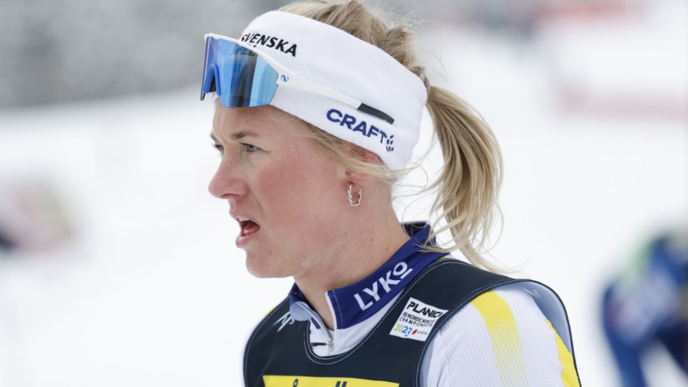 Maja Dahlqvist kör sistasträckan för Sverige i dagens stafett på skid-VM i Planica.