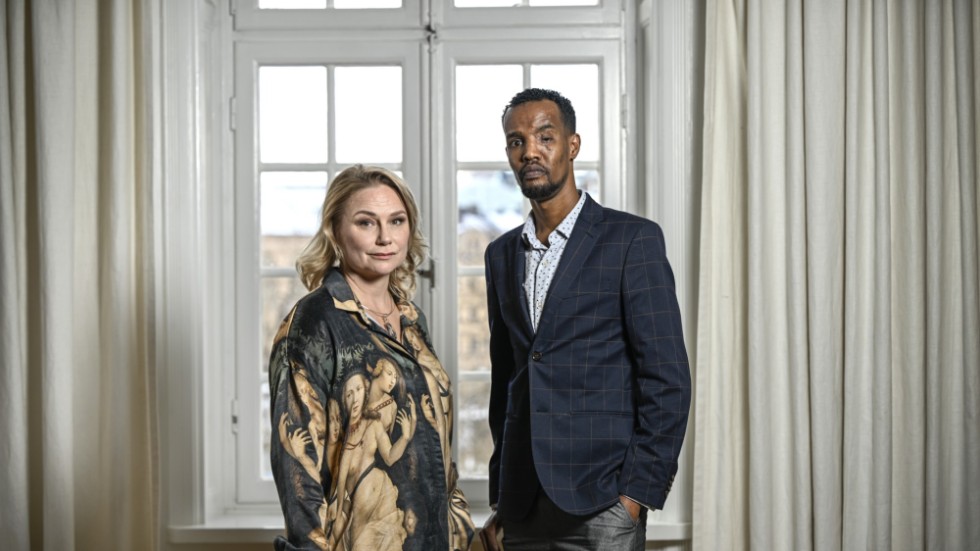 Malin Levanon och Nasir Dhagole spelar huvudrollerna i SVT:s nya serie ”Detektiven från Beledweyne".