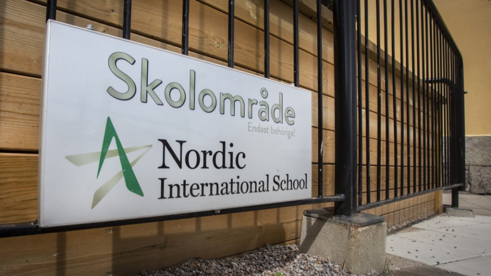 Larmet Elever och personal flyr efter problemen på friskolan