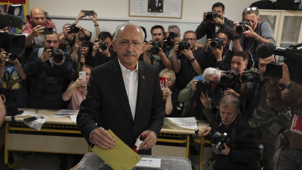 Oppositionsledaren Kemal Kiliçdaroglu lägger sin röst i söndagens val.