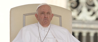 Påven på skämthumör efter operationen