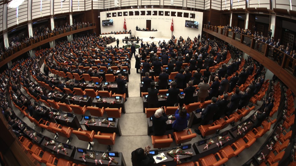 Bild från det turkiska parlamentet i Ankara. Två parlamentariska frågor gällande svenske Rawa Majid och hans turkiska medborgarskap har nu riktats till inrikesministern.