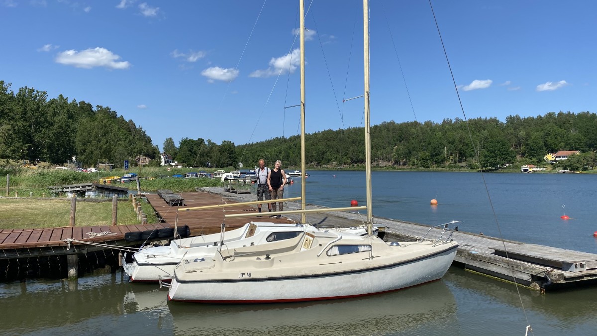 Pia och Björn hyr ut segelbåtar hela sommaren