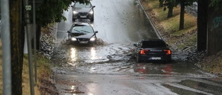 Flera översvämningar i Uppsala – på gator och under viadukter