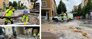 Stor vattenläcka i city när hundraårig ledning brast