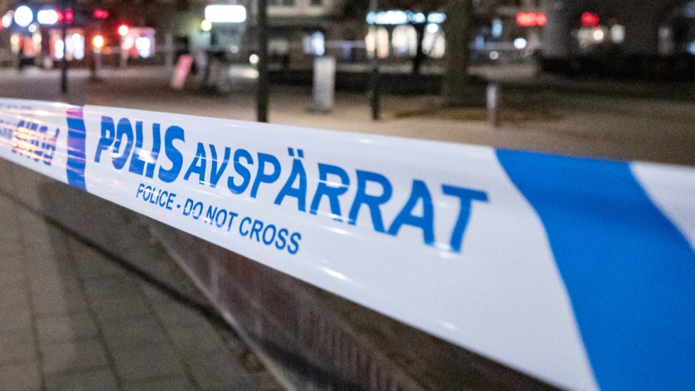 En kvinna i 20-årsåldern vårdas på sjukhus efter att ha utsatts för grov misshandel av flera maskerade gärningsmän i Borås under natten. Arkivbild.