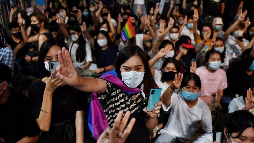 Populärkulturella symboler används vid regimkritiska demonstrationer i Thailand. Återkommande är hänvisningar, med tre fingrar i luften, till filmen Hunger games.