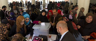 Spel för galleriet när Syrien går till val