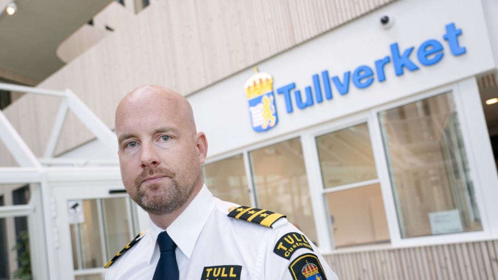 "Det ligger nära till hands att tro att det är fler rattfulla ekipage som kommer in på våra vägar nu", säger Oscar Lindvall, tillförordnad chef för tullkriminalen i södra Sverige. Arkivbild.