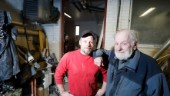 Kakelugnsmakaren Lars, 76, jobbar än: "Ett bra yrke"