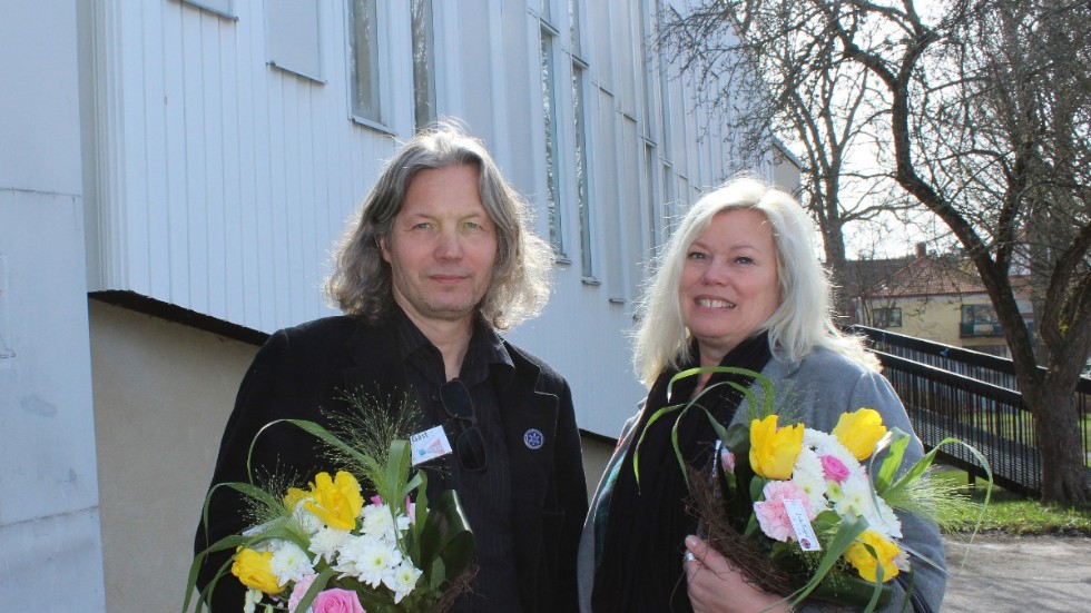 Calle Åstrand och bokens projektledare Jeanette Albertsson, fotade 2017 i samband med att en film om Hansi Schwarz (Åstrands pappa) visades på Gamleby filmfestival.
