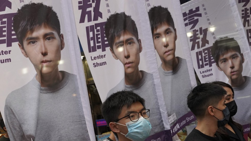 Demokratiaktivisten Joshua Wong deltar i valrörelsen i mitten av juni. Sedan dess har han hoppat av sitt eget parti Demosisto, i spåren av Pekings nya säkerhetslag som misstänks rikta in sig just på namnkunniga aktivister som Wong.