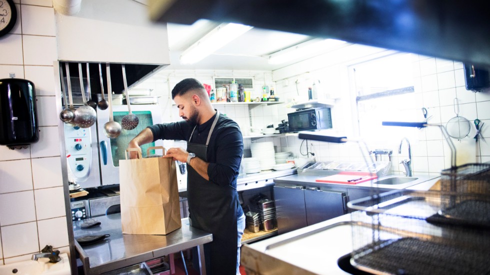 Efter att ha anslutit sig till en leveranstjänst minskade det väldiga tappet i intäkterna för Yasir Mourads restaurang.