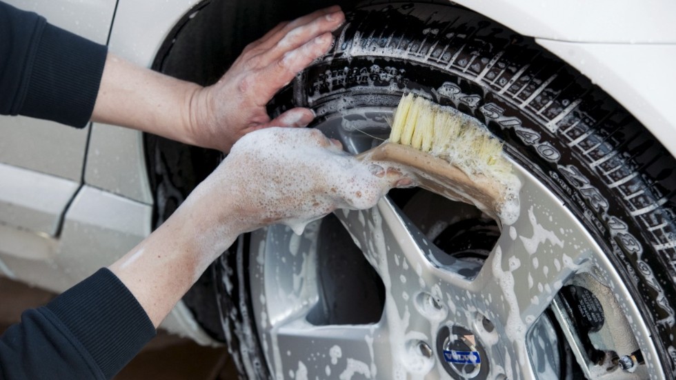 Den dagliga verksamheten tar inte ut högre avgifter än vad som motsvarar den genomsnittliga kostnaden för biltvätten, skriver stadsjurist Maria Norman i sitt svar om biltvätten i daglig verksamhets regi..Genrebild.