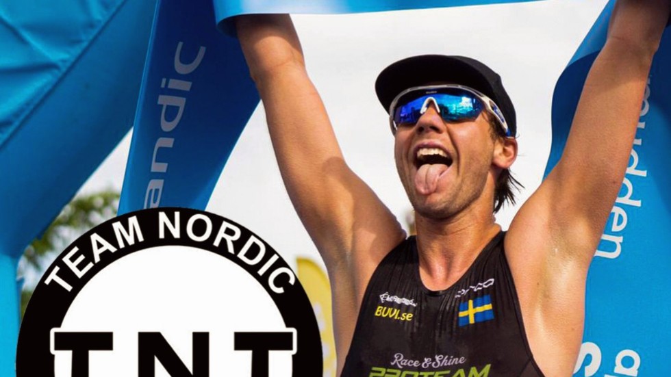Nyköpingstriathleten Ludwig Fleetwood vill dels ge tilllbaka till sporten och dels ha en egen plattform i sitt tävlande med Team Nordic Triathlon – där initialförkortningen blir en gammal AC/DC-hit.