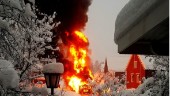 Teorin: Därför startade stora sopbilsbranden på Sörböle • Chauffören flydde fordonet efter smäll: ”Ringde 112 medan jag sprang”
