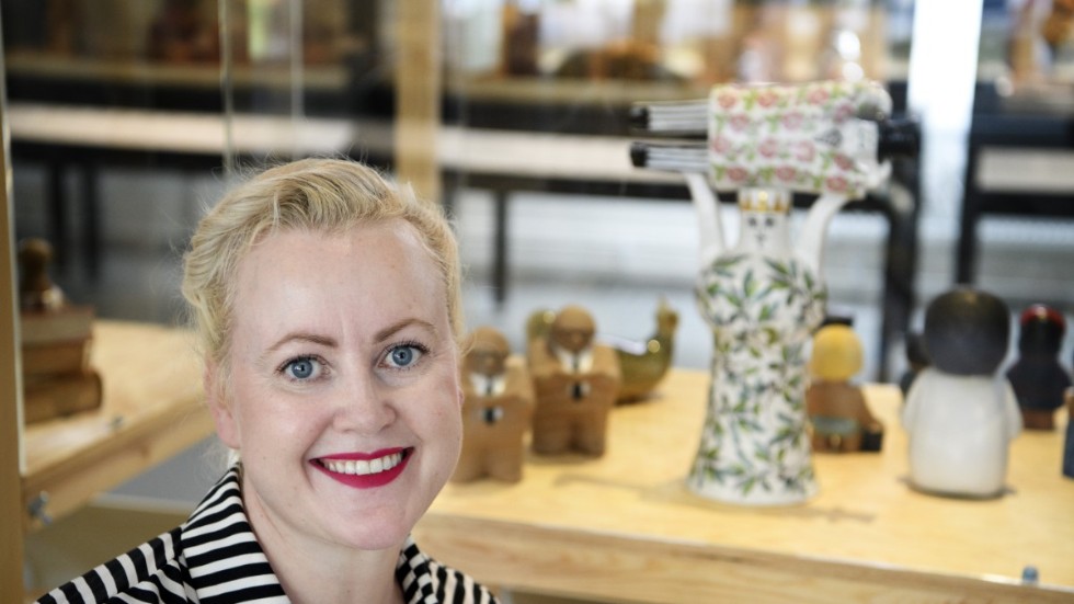 Ulrika Schaeder är intendent på nyöppnade Gustavsbergs Porslinsmuseum, där den folkkära formgivaren Lisa Larson är aktuell med en utställning. "Hennes uttryck är lättillgängligt utan att bli slätstruket", säger Ulrika Schaeder.