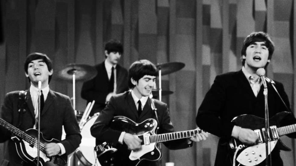 Beatles gör sitt första framträdande på "The Ed Sullivan Show", i USA 1964 och kickar i gång "Beatlemania," som nu blir konst. Arkivbild.