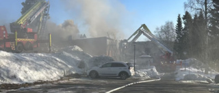 Stor brand i Umeå • Boende uppmanas hålla sig inne