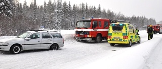 Fem till sjukhus efter krock