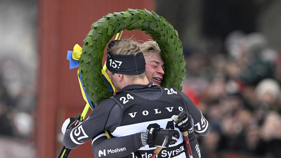 Lyckliga lagkamrater, trean Alvar Myhlback och vinnaren Torleif Syrstad.