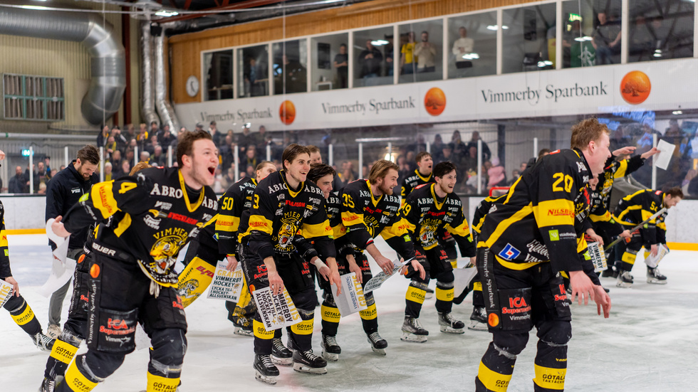 Hockeyallsvenskan nästa! VH krossade Halmstad i den sista omgången och knep förstaplatsen i kvalserien före Hudiksvall och Kristianstad.