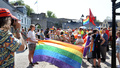 Prideparad samlade flera hundra för gemensam sak