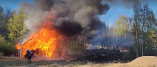 Skogsbrand spred sig till uthus: "Helt övertänt"