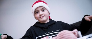 Liam, 10, samlar in julklappar till barn