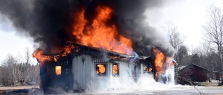 Hus totalförstört i brand: "Det är tragiskt"