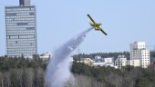Stor gräsbrand vattenbombades i Stockholm