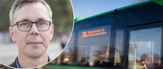 Äldre får åka gratis buss under ett år – kommunen räknar med att dela ut 2 000 busskort: "Jag tycker att det är en fin förmån"