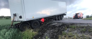 Lastbil i diket vid Gunborg Nymans väg