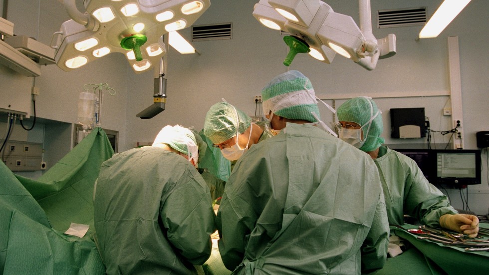 En kvinna i Skåne tvingades genomgå omfattande kirurgiska ingrepp, strålning och cellgiftsbehandling efter att hennes cancer missats. Arkivbild.