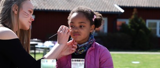 Laian, 8, flydde kriget i Ukraina – bjöds in till en dag på folkhögskolan i Linköping: "Jag är väldigt glad"