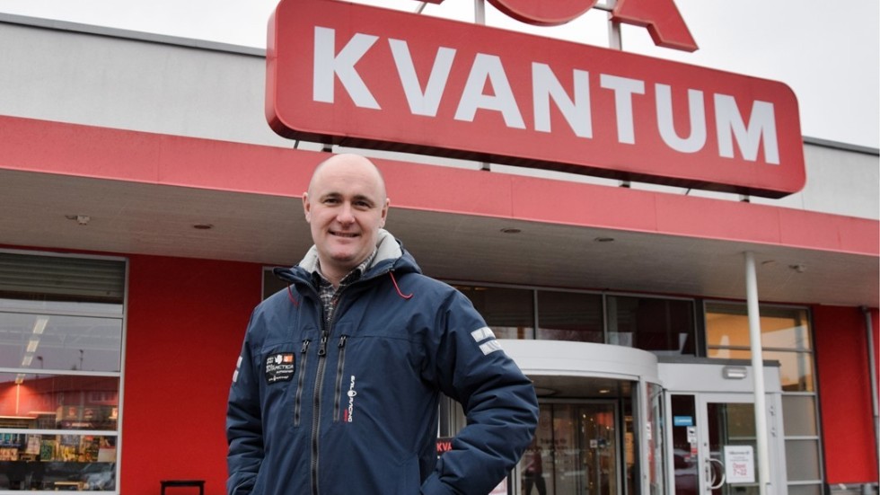 Pelle Lindqvist känner respekt och tacksamhet för vinsten på 14,7 miljoner kronor för butiken i Vimmerby, varav fyra miljoner kommer från omsatta placeringar och som satsas i en pågående förnyelse av butiken.